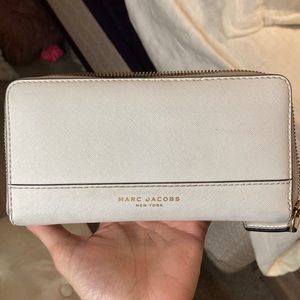Like New, Cream Marc Jacobs Wallet✨